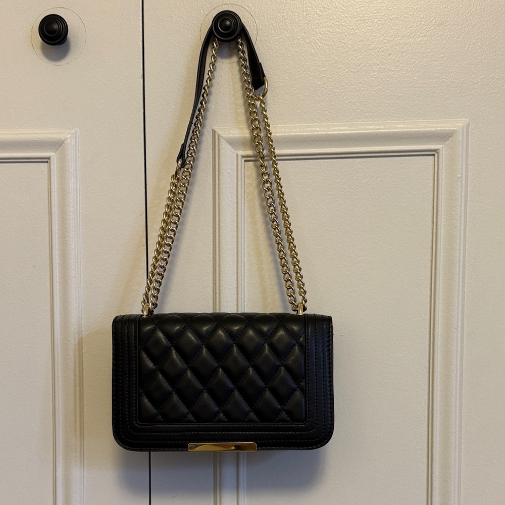 Elegant Black Quilted Chain Bag